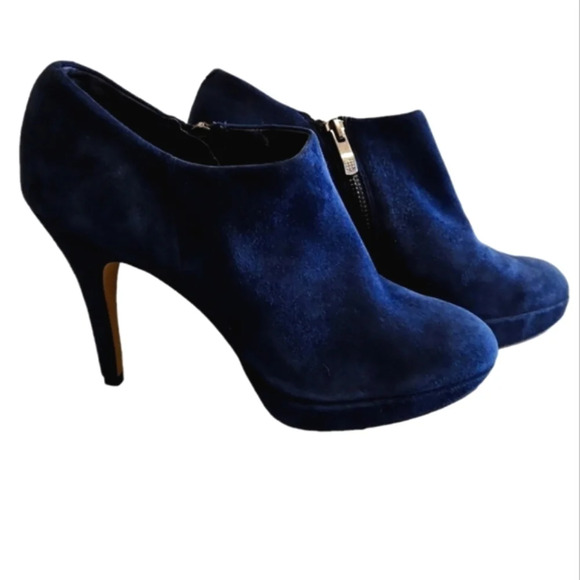 Vince Camuto Shoes - Vince Camuto Navy platform bootie ankle boot Elvin size 9.5